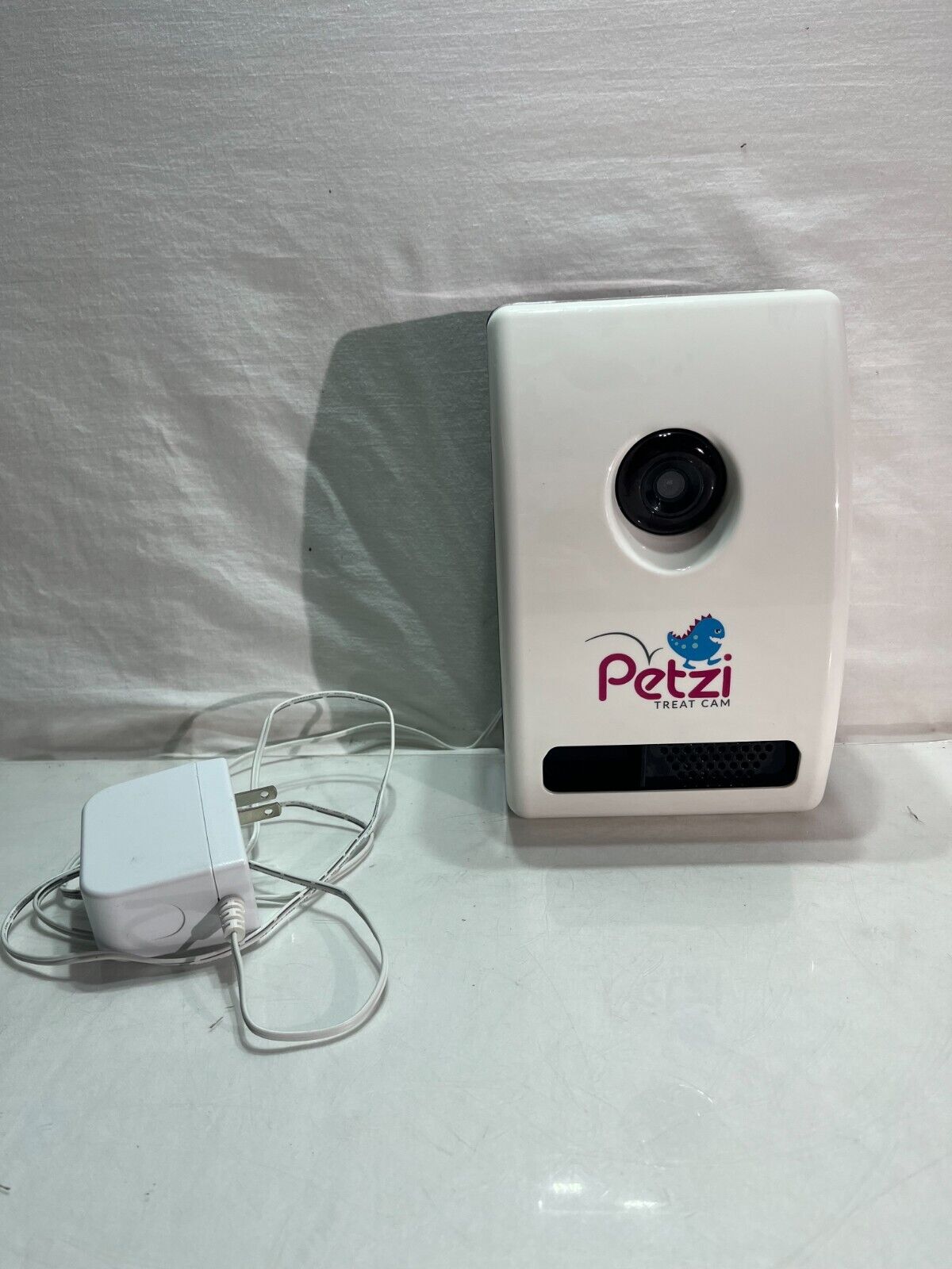 Petzi Treat Cam Wifi Pet Realtime Video Camera Treat Dispenser Used, Tested